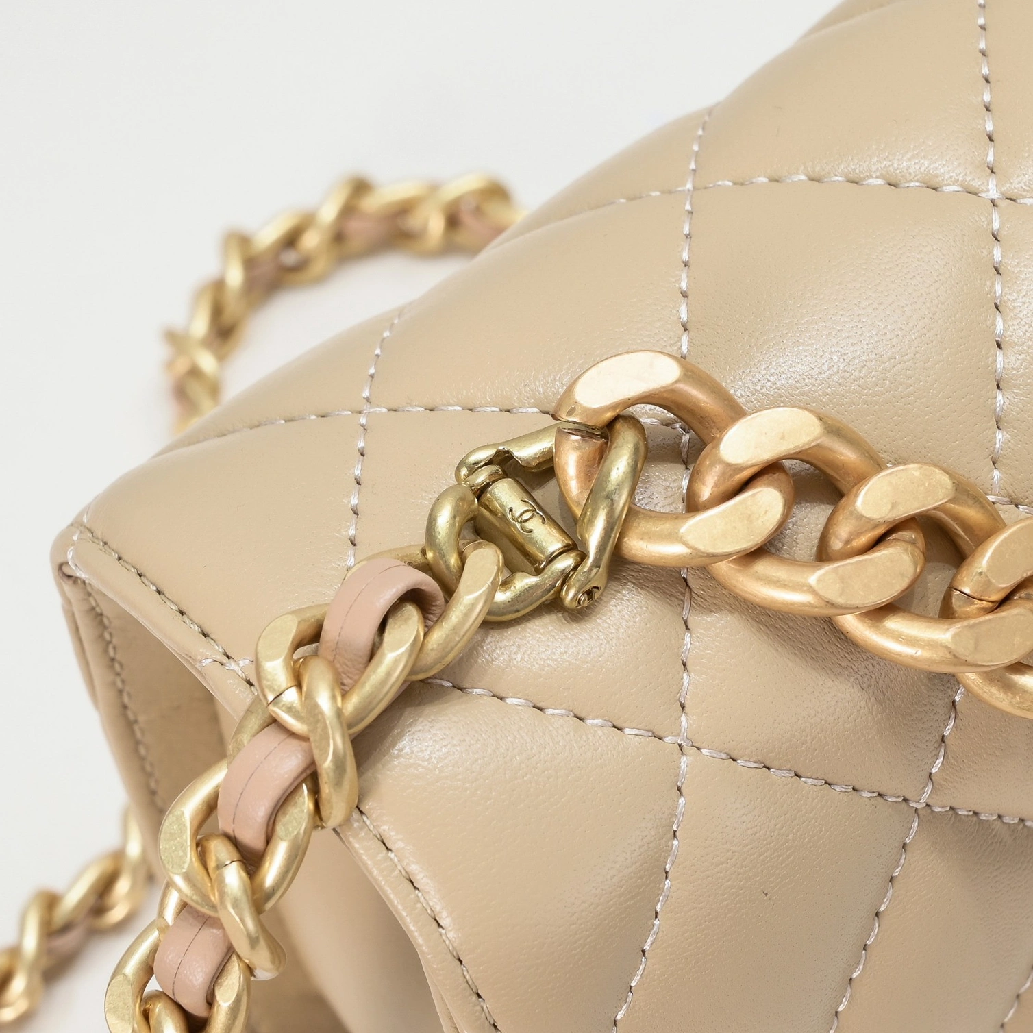 Lightweight 7536 Chanel AAA Quality Messenger Bags For Women