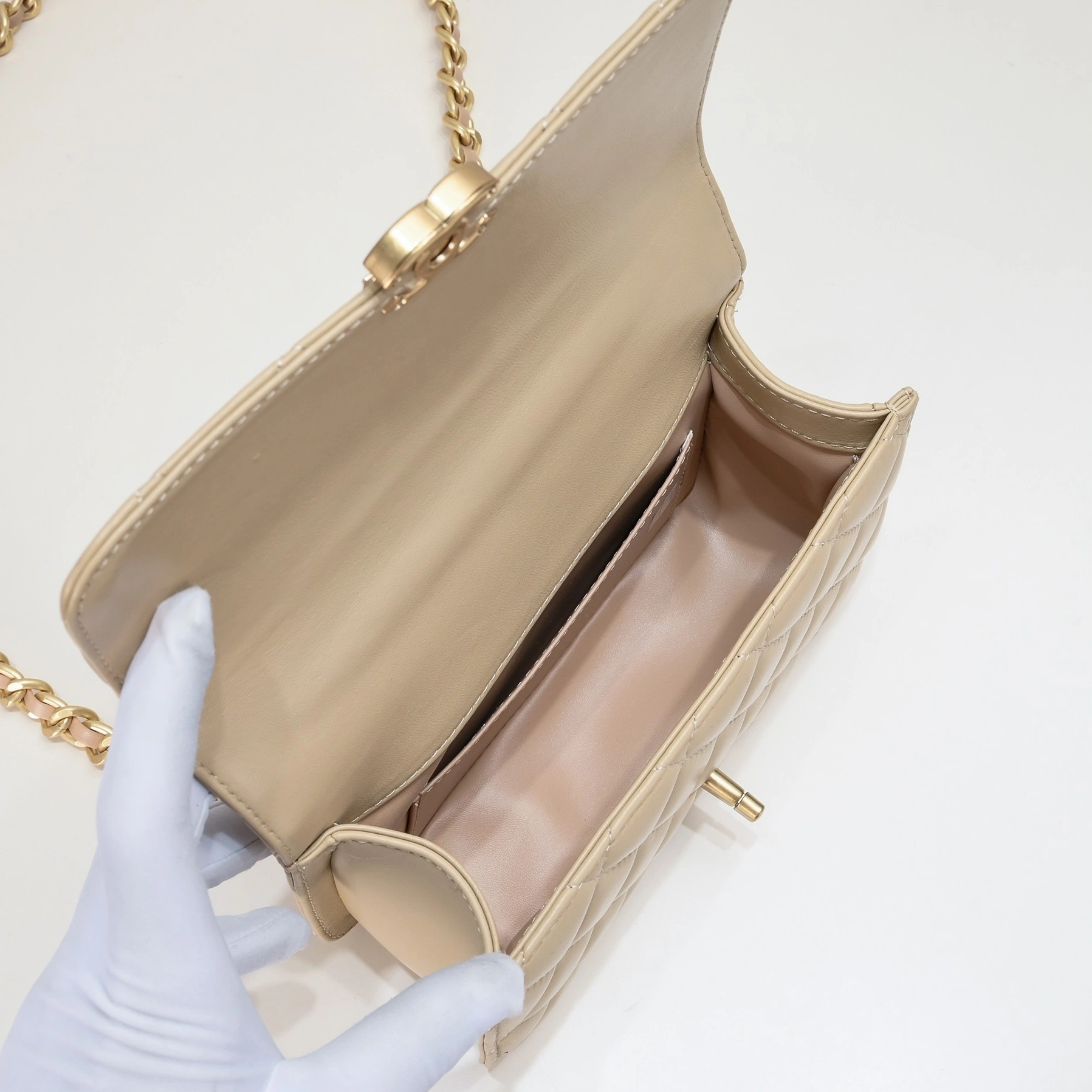 Lightweight 7536 Chanel AAA Quality Messenger Bags For Women