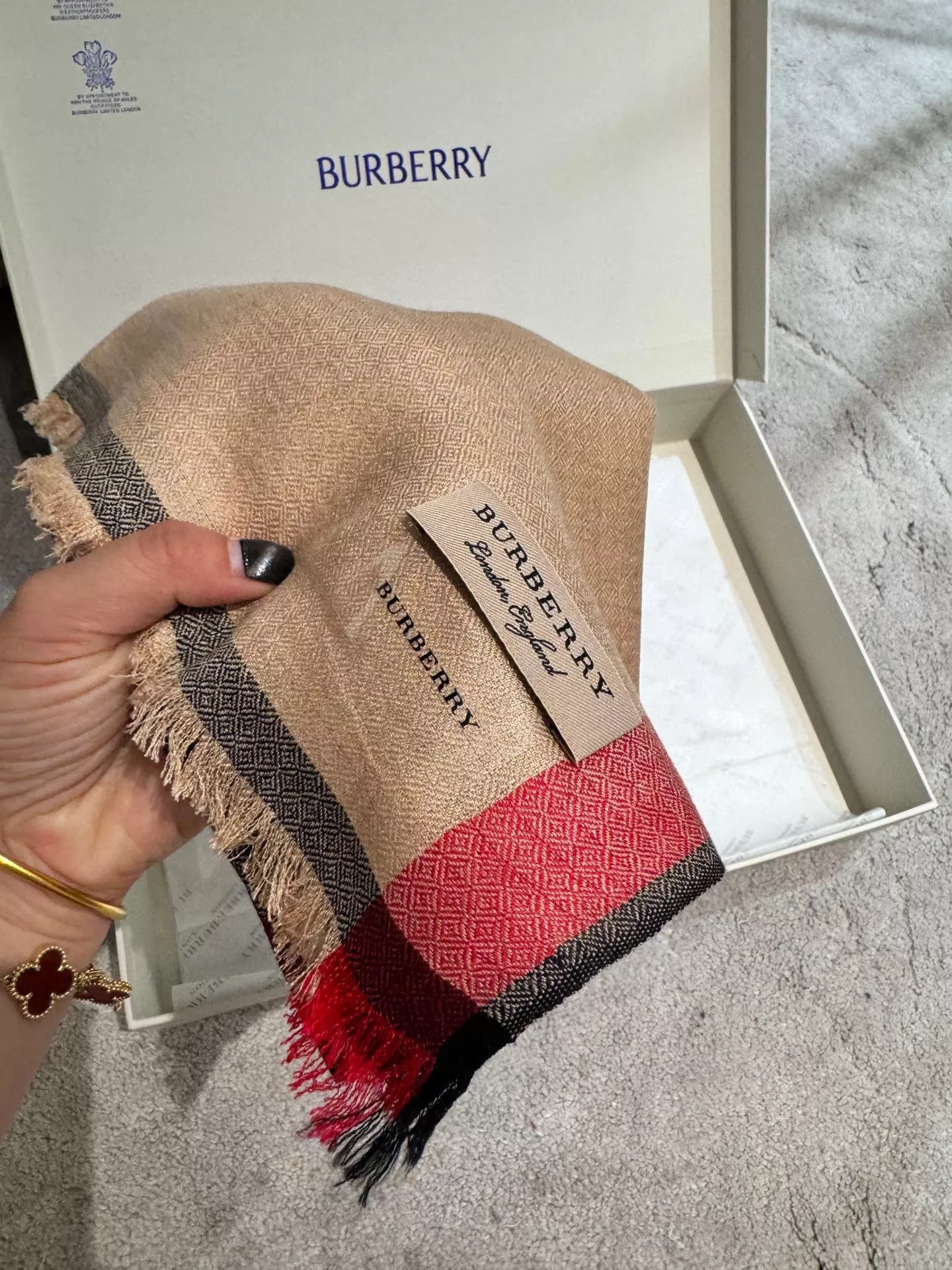 Lightweight 7555 Burberry Scarf For Women