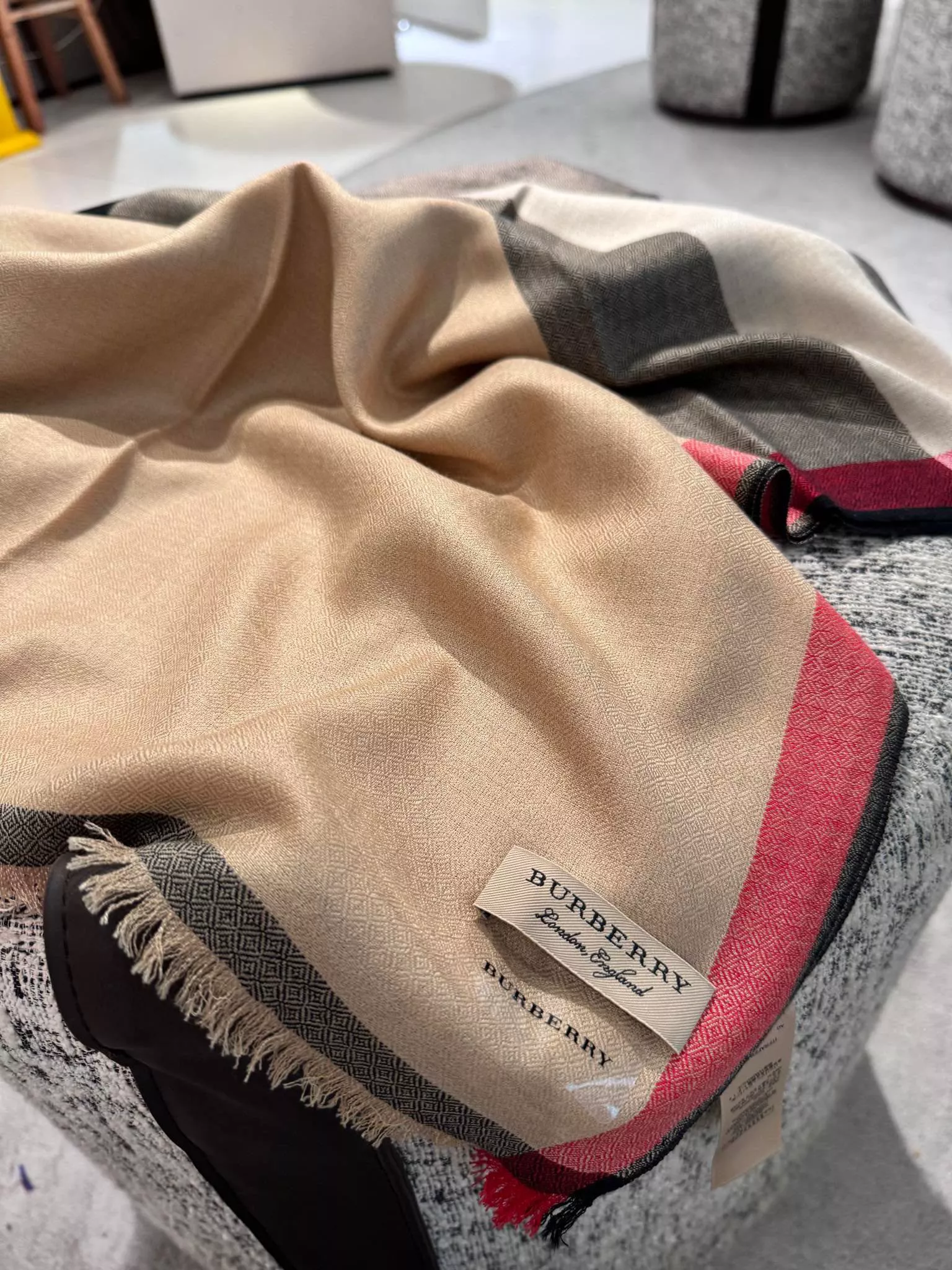 Lightweight 7555 Burberry Scarf For Women