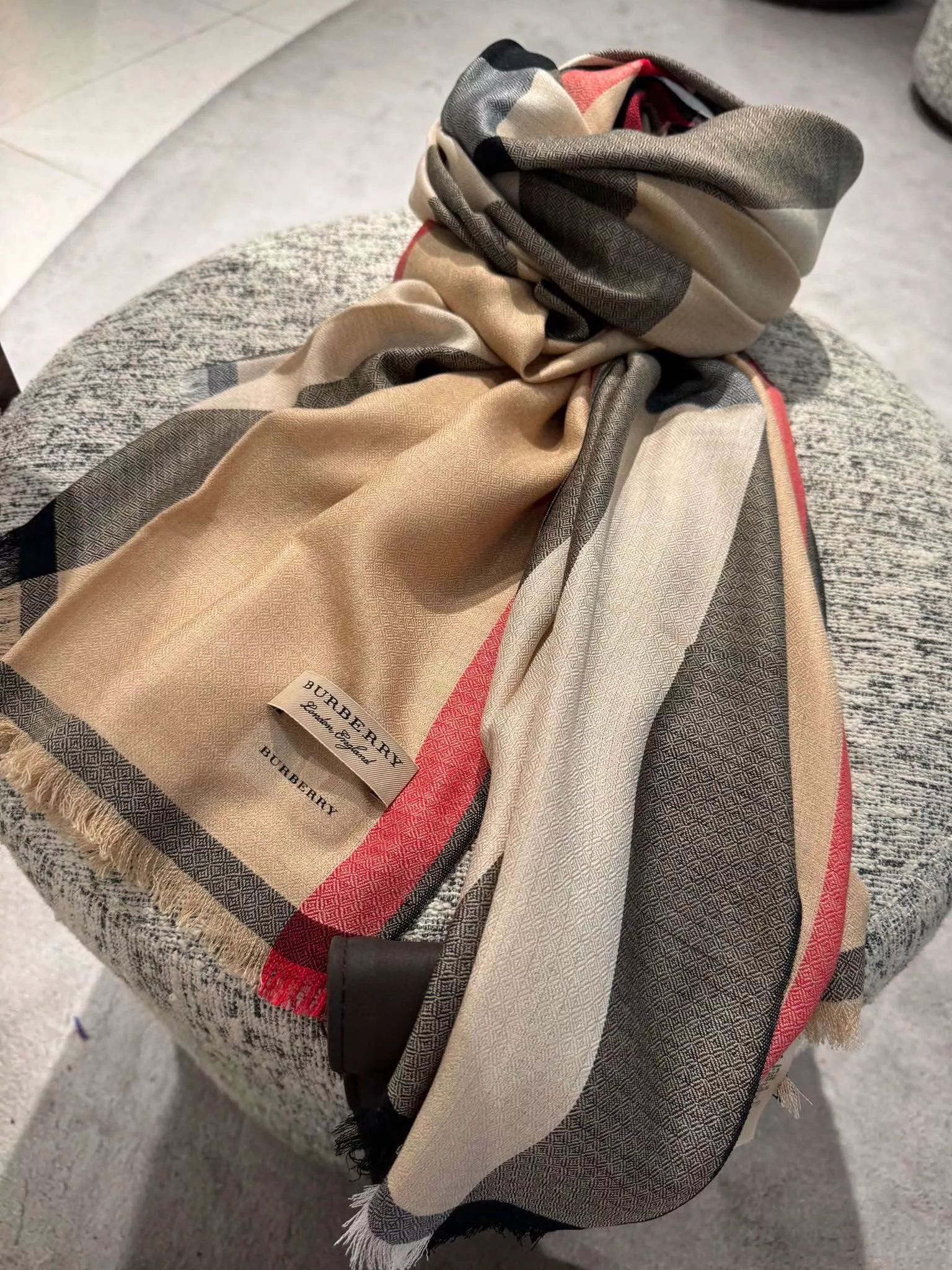 Lightweight 7555 Burberry Scarf For Women