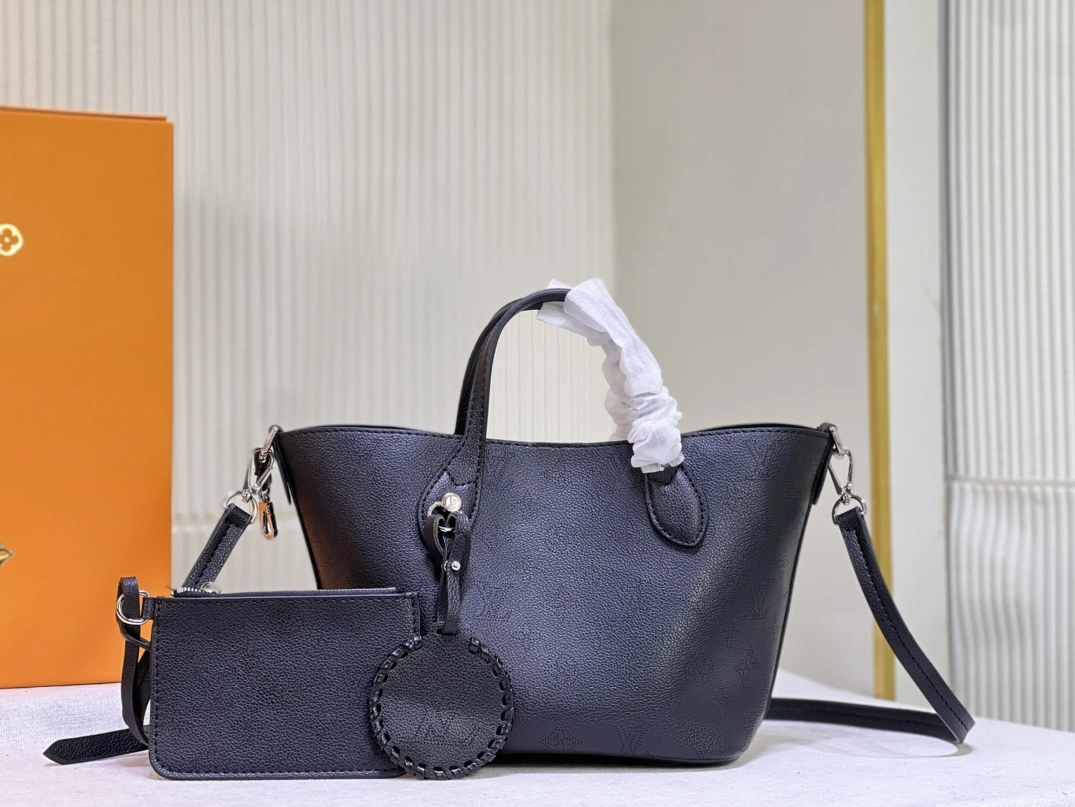 Lightweight 7768 Louis Vuitton AAA Quality Handbags For Women