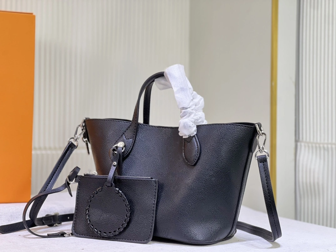 Lightweight 7768 Louis Vuitton AAA Quality Handbags For Women
