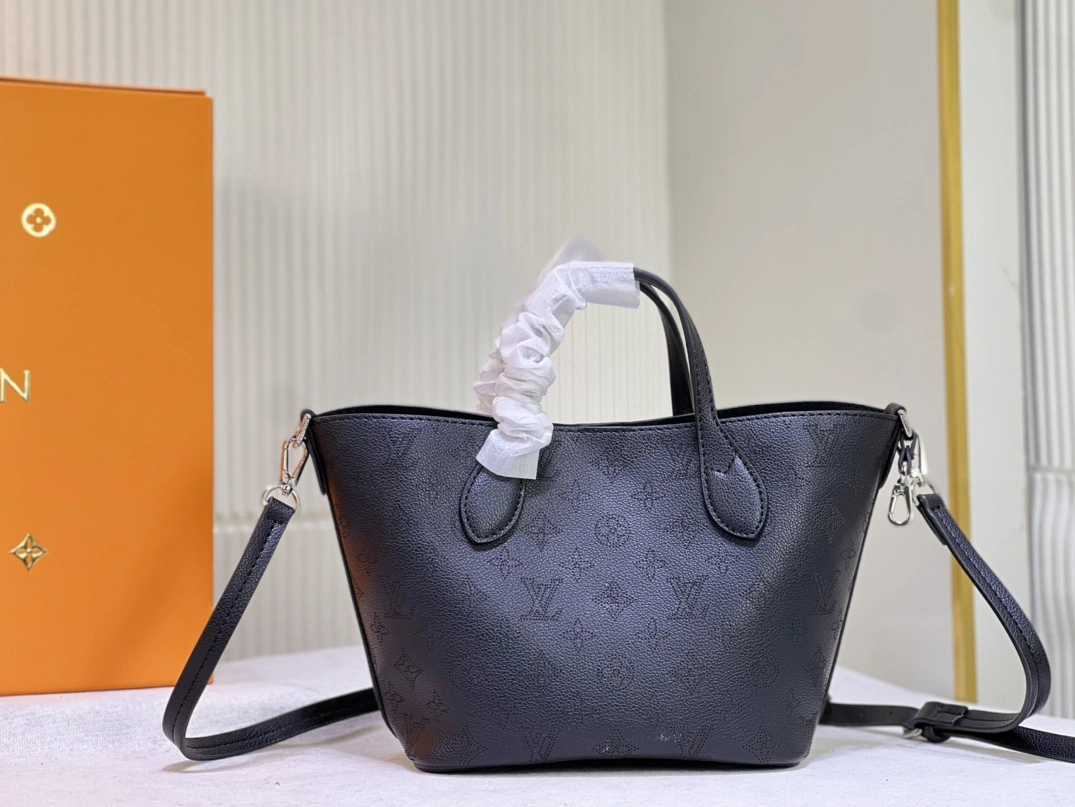 Lightweight 7768 Louis Vuitton AAA Quality Handbags For Women