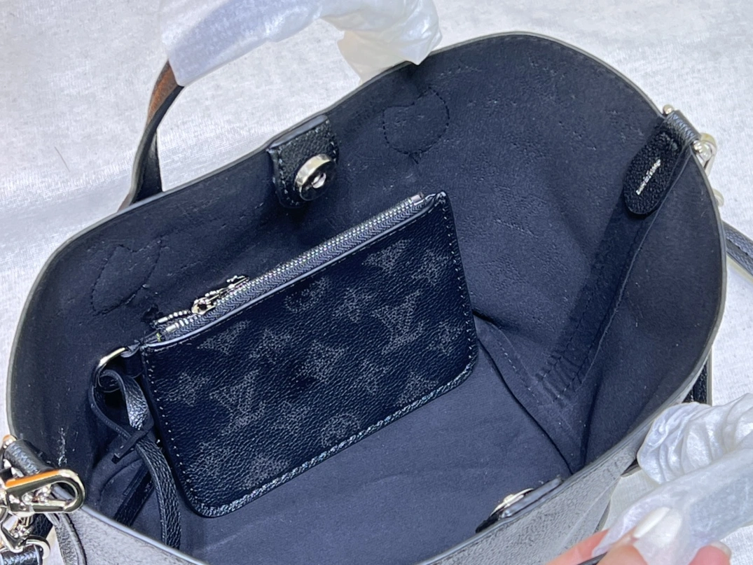 Lightweight 7768 Louis Vuitton AAA Quality Handbags For Women