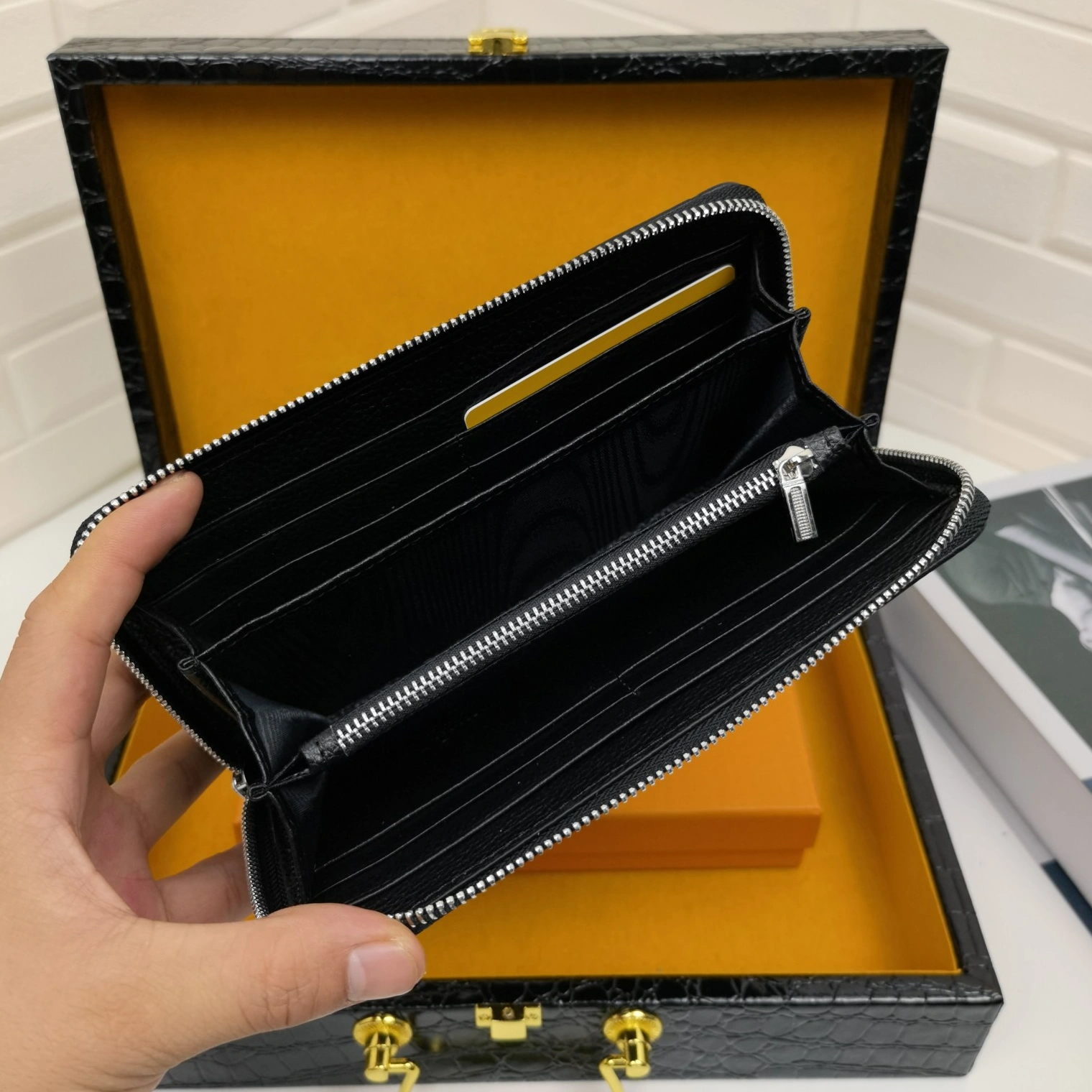 Lightweight 7781 Louis Vuitton AAA Man Wallets