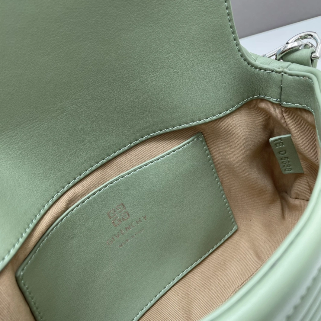 Lightweight 7787 Givenchy AAA Quality Messenger Bags For Women