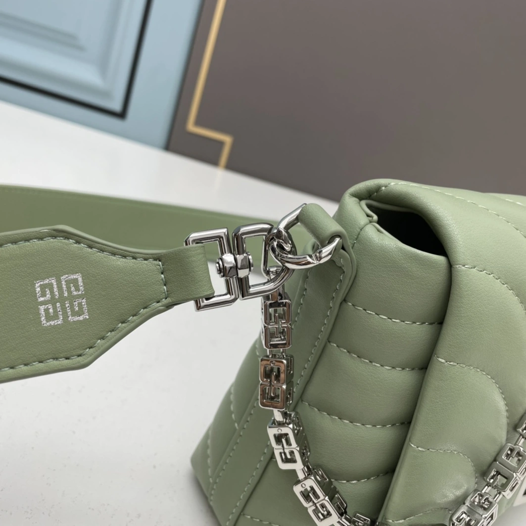 Lightweight 7787 Givenchy AAA Quality Messenger Bags For Women