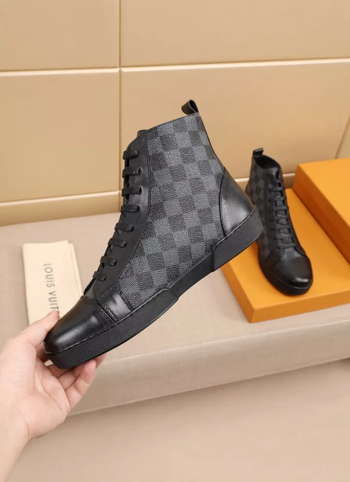 Lightweight 8422 Louis Vuitton High Tops Shoes For Men