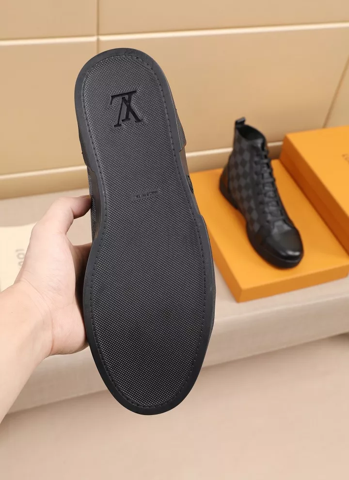 Lightweight 8422 Louis Vuitton High Tops Shoes For Men