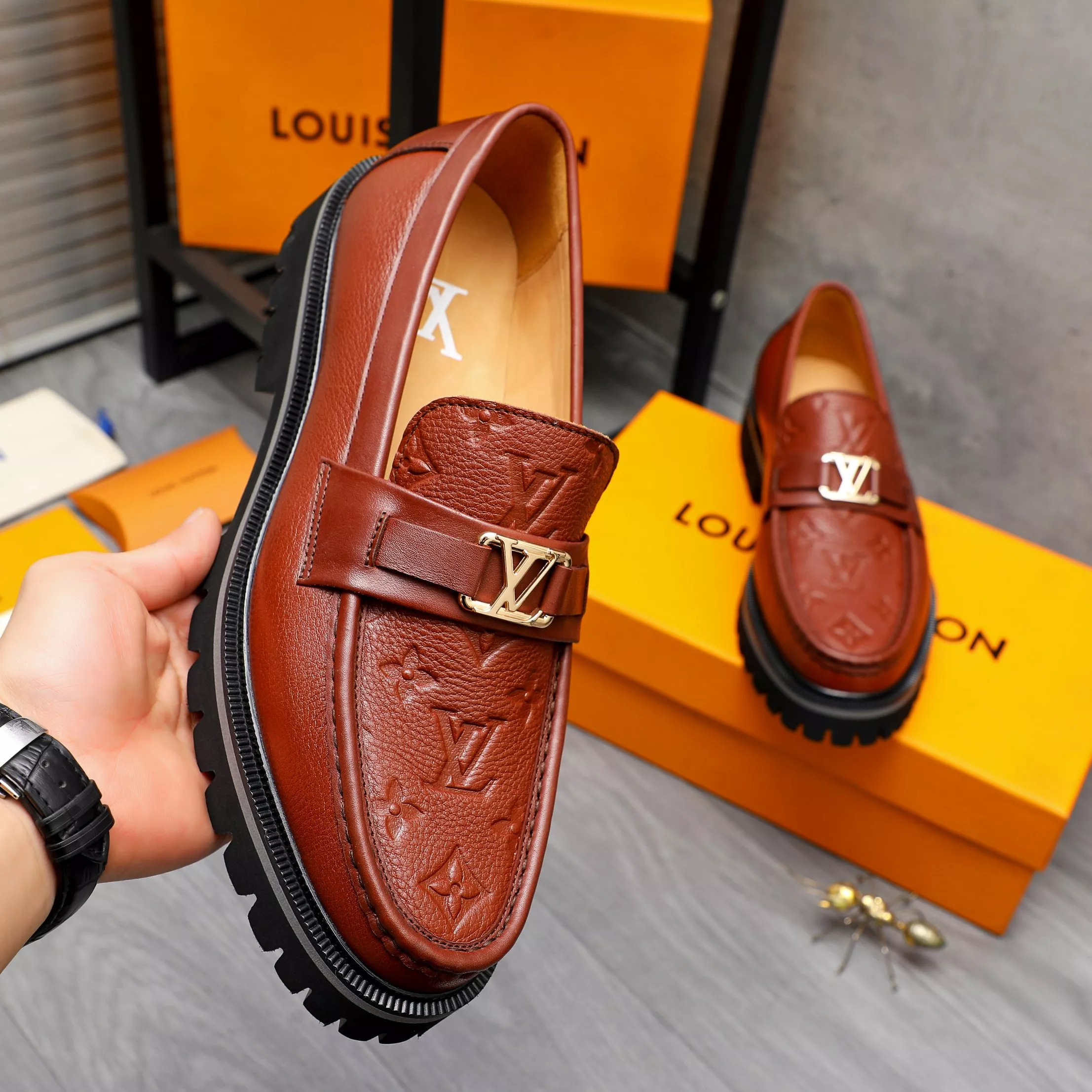 Lightweight 8423 Louis Vuitton LV Oxfords Shoes For Men