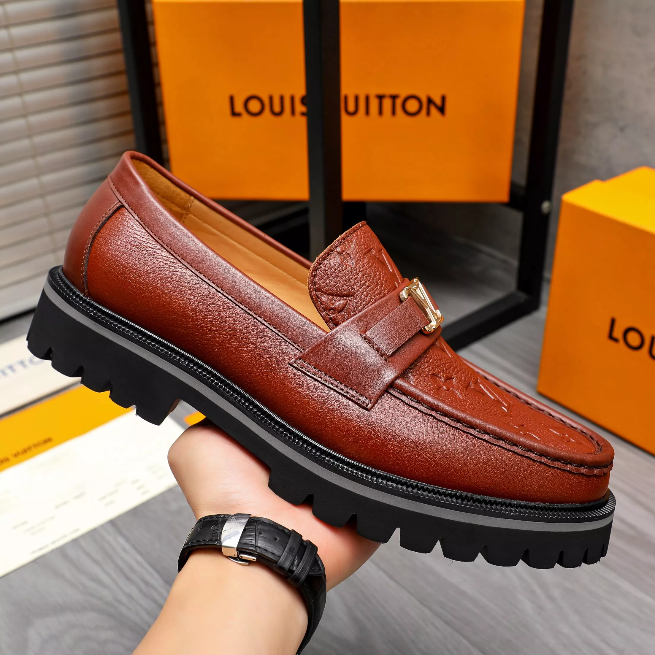 Lightweight 8423 Louis Vuitton LV Oxfords Shoes For Men