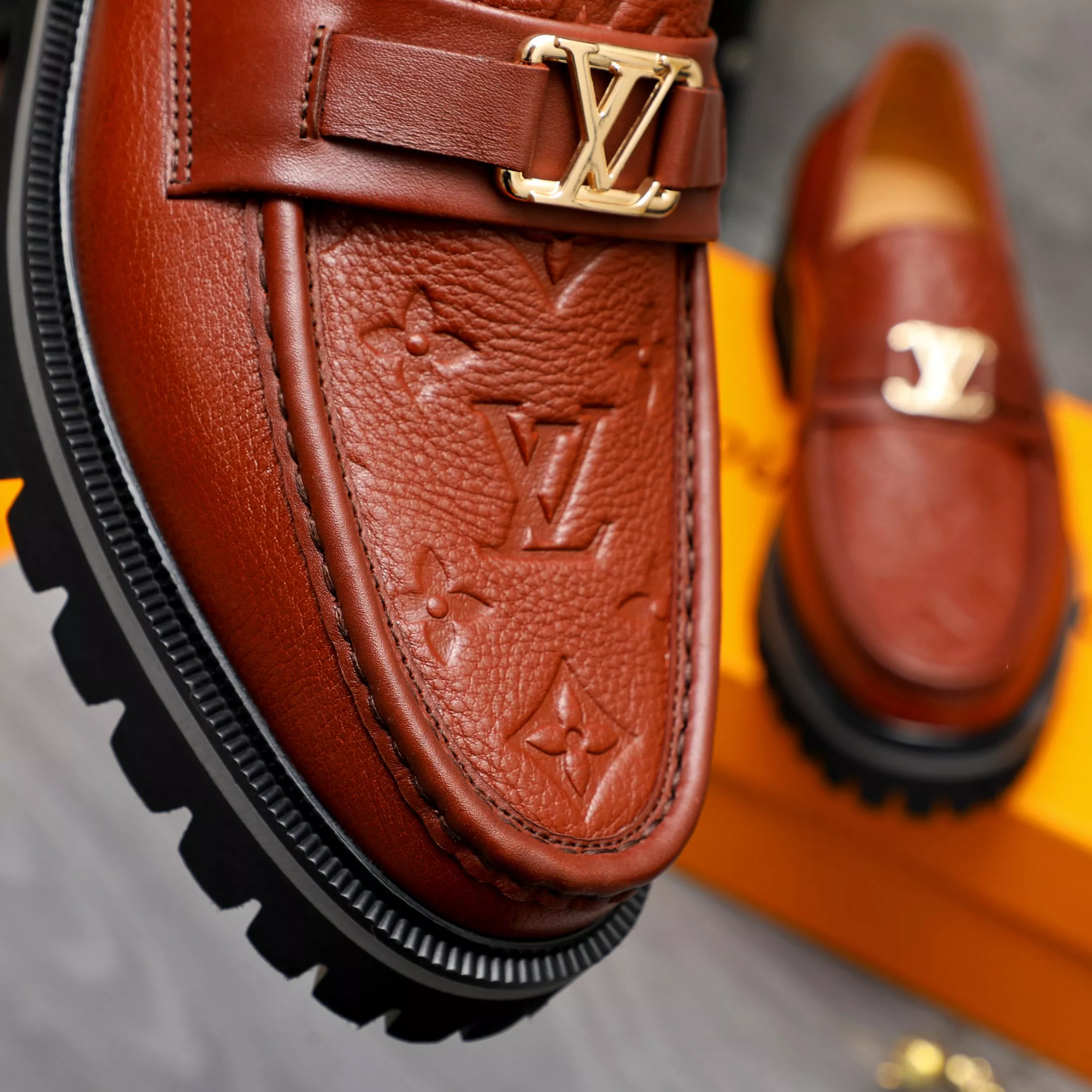 Lightweight 8423 Louis Vuitton LV Oxfords Shoes For Men