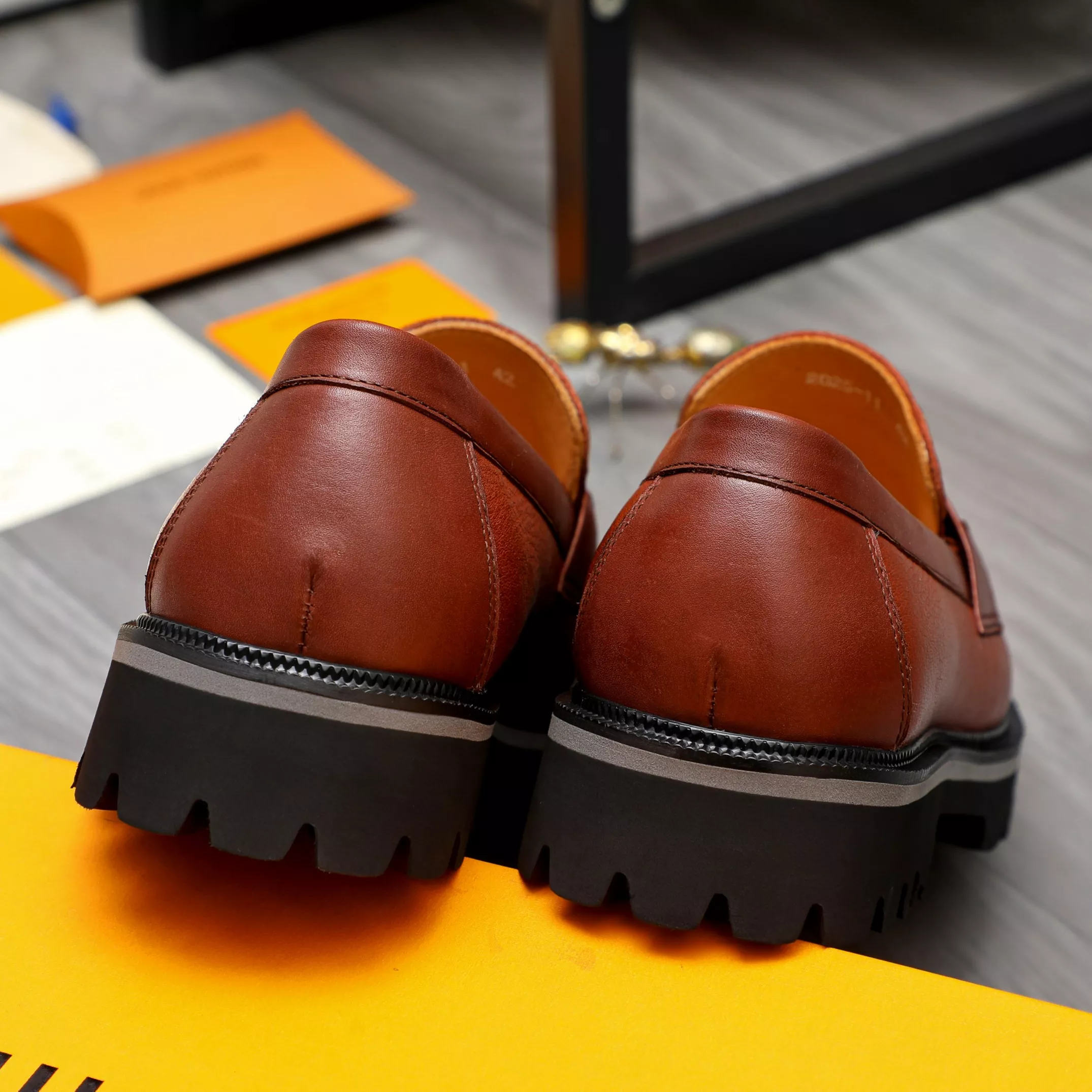 Lightweight 8423 Louis Vuitton LV Oxfords Shoes For Men