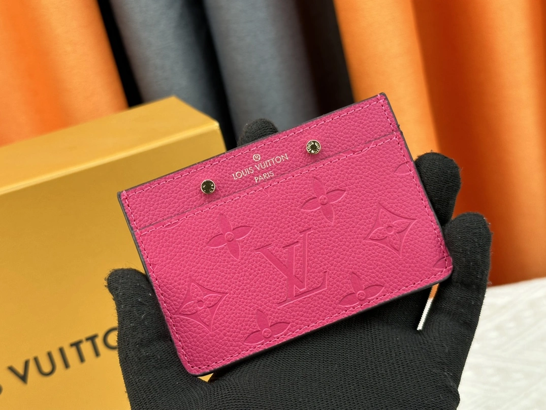 Lightweight 8526 Louis Vuitton LV Card Case For Women