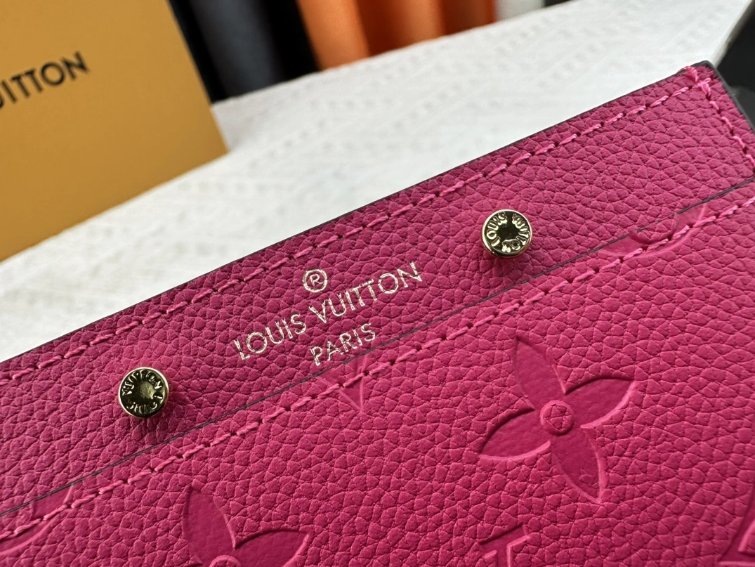 Lightweight 8526 Louis Vuitton LV Card Case For Women