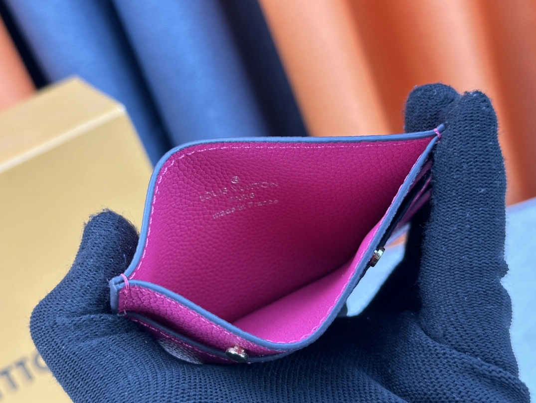 Lightweight 8526 Louis Vuitton LV Card Case For Women