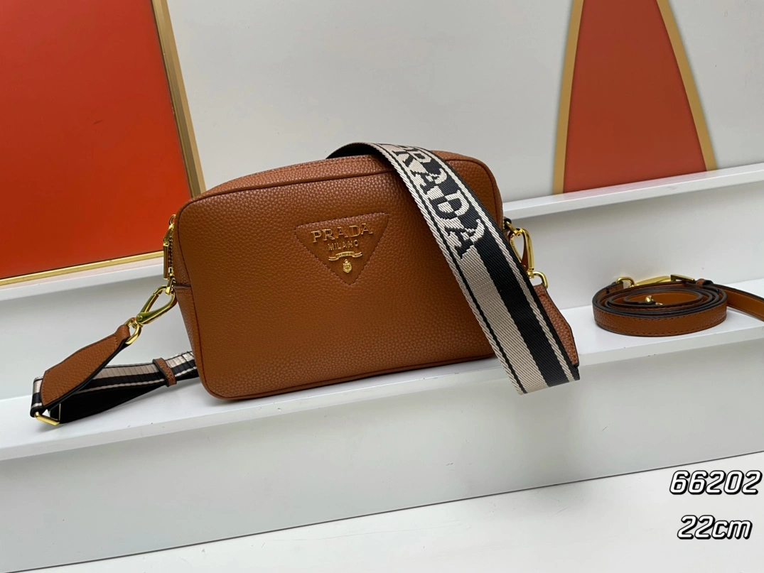 Lightweight 8544 Prada AAA Quality Messenger Bags For Women