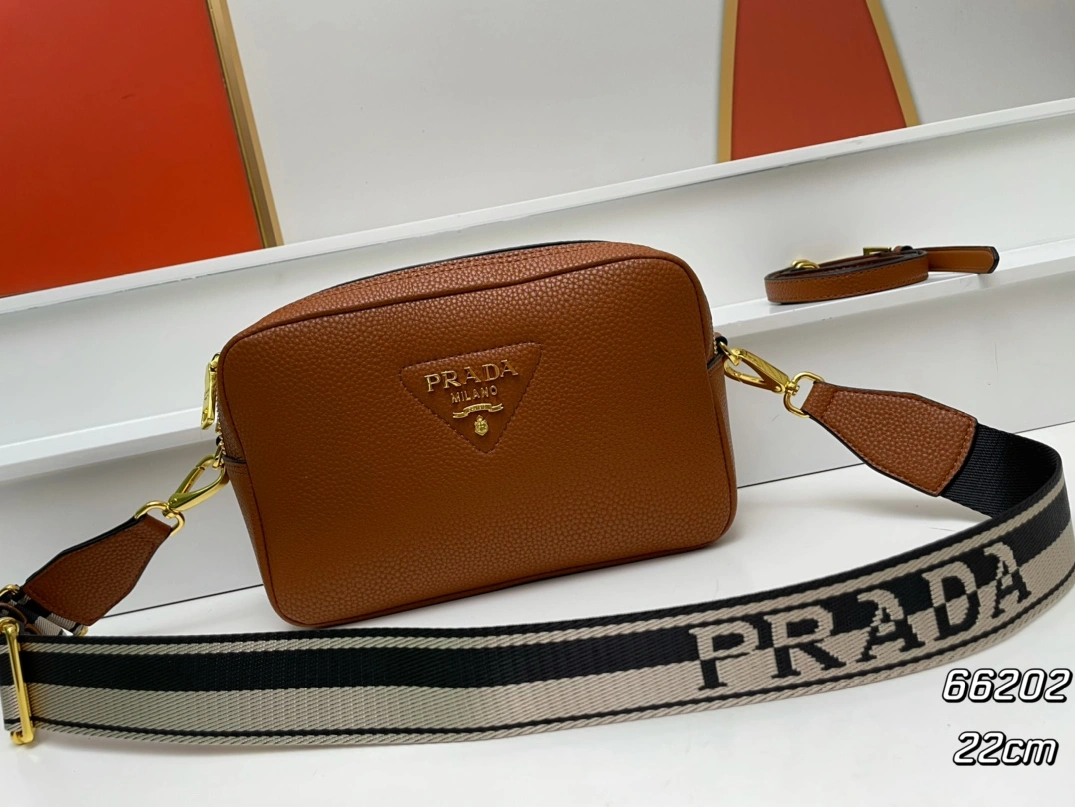 Lightweight 8544 Prada AAA Quality Messenger Bags For Women