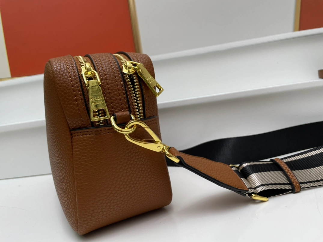 Lightweight 8544 Prada AAA Quality Messenger Bags For Women
