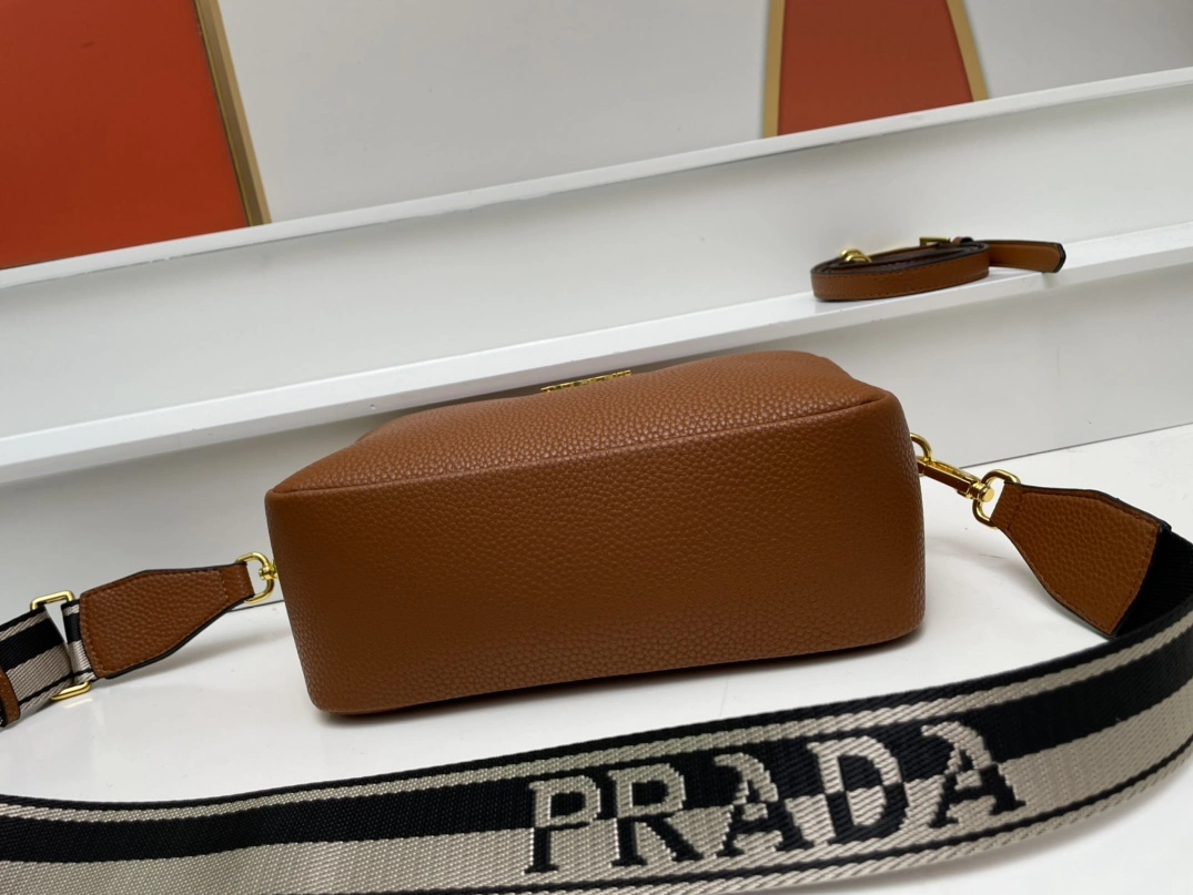 Lightweight 8544 Prada AAA Quality Messenger Bags For Women