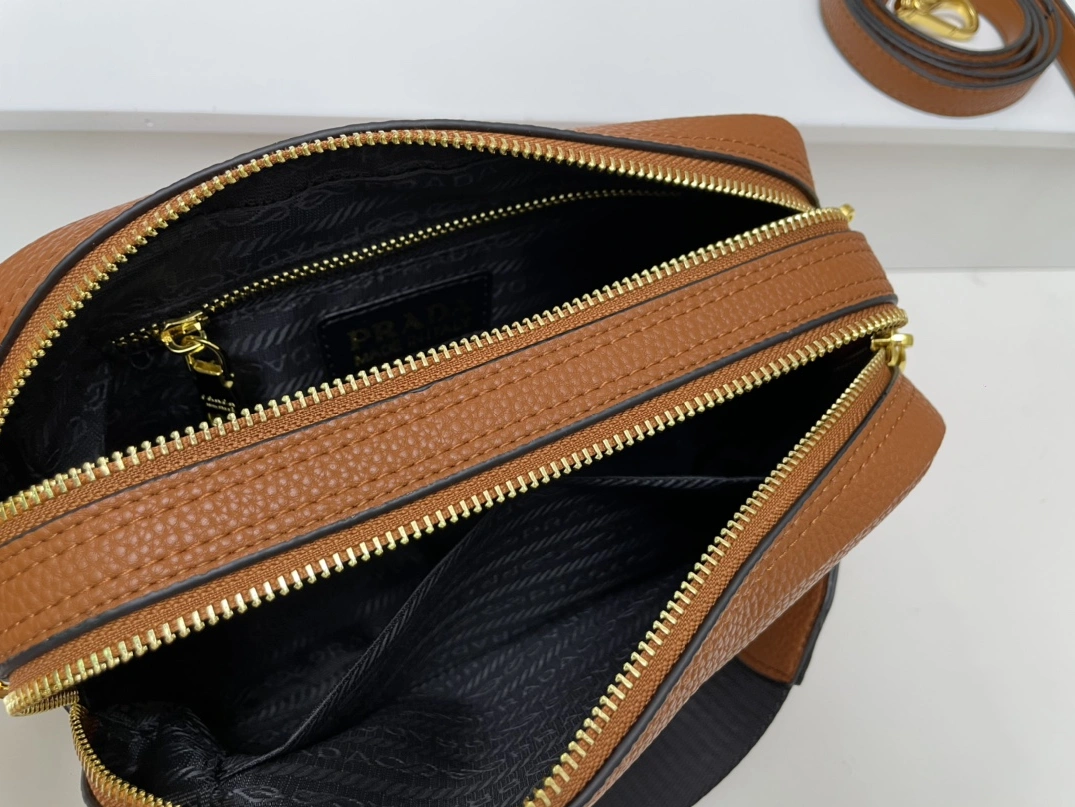 Lightweight 8544 Prada AAA Quality Messenger Bags For Women