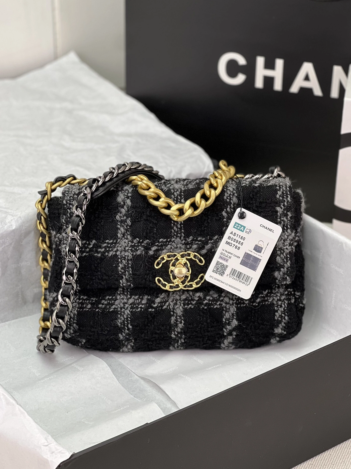 Lightweight 8546 Chanel AAA Quality Messenger Bags For Women