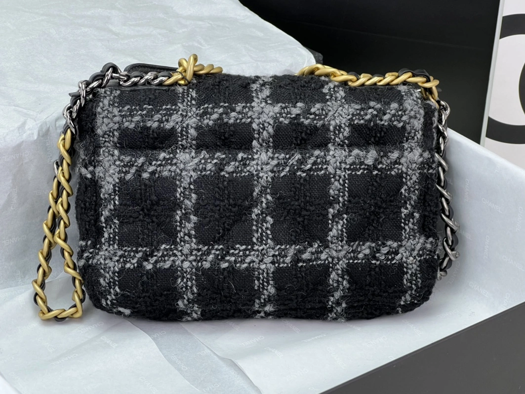 Lightweight 8546 Chanel AAA Quality Messenger Bags For Women