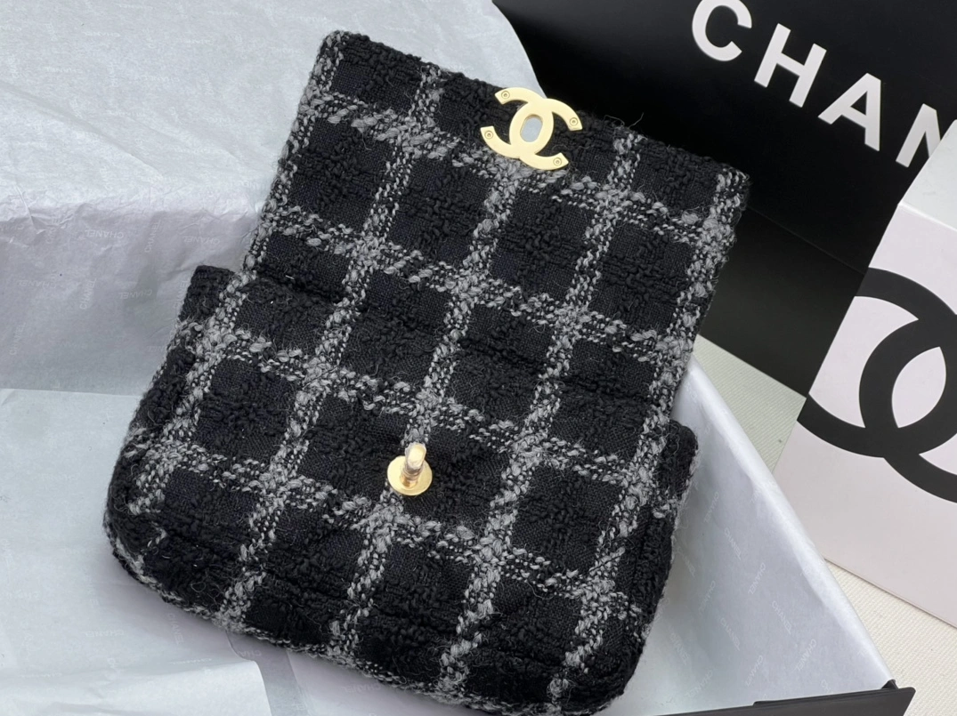 Lightweight 8546 Chanel AAA Quality Messenger Bags For Women