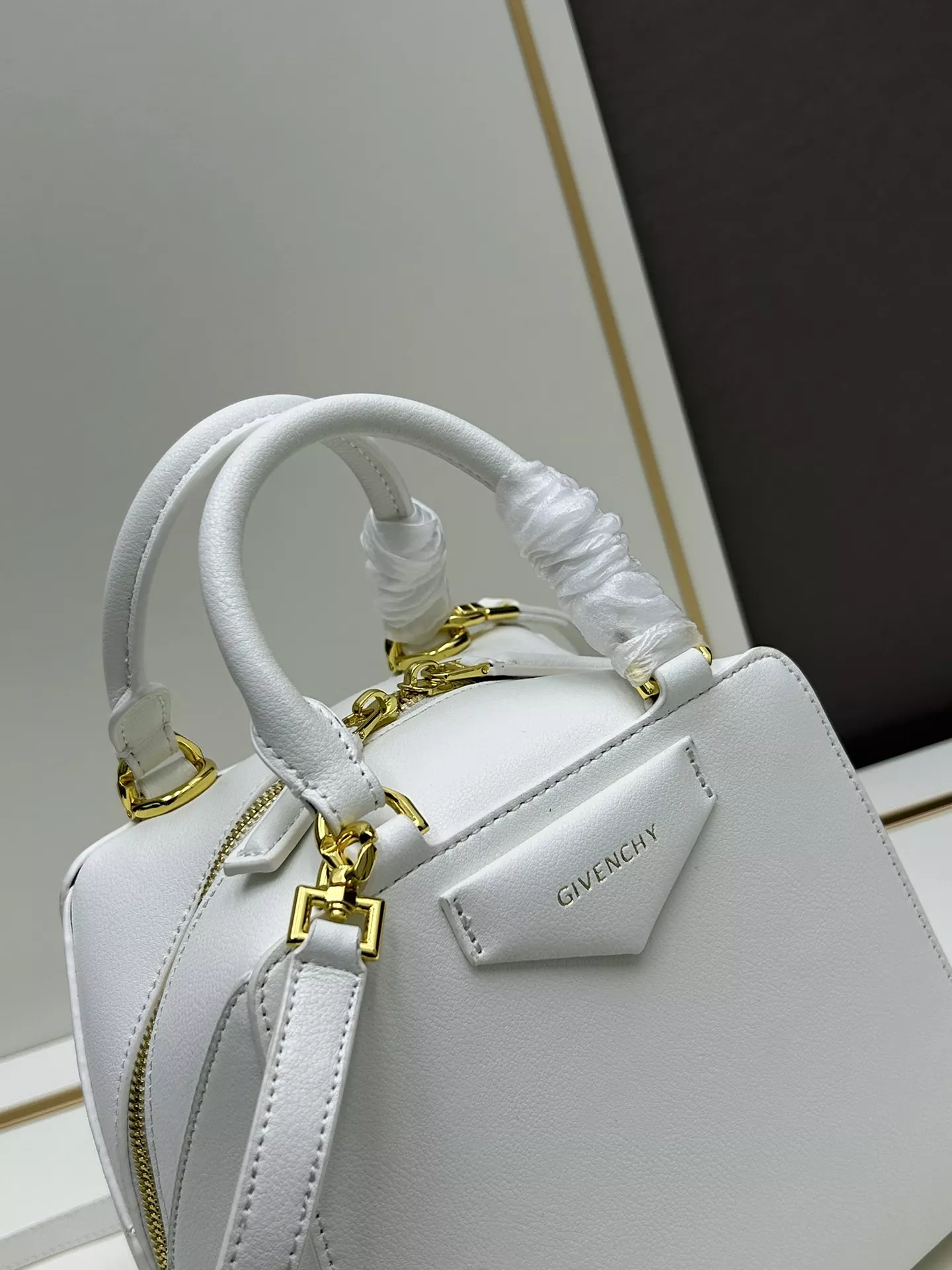 Lightweight 9078 Givenchy AAA Quality Handbags For Women