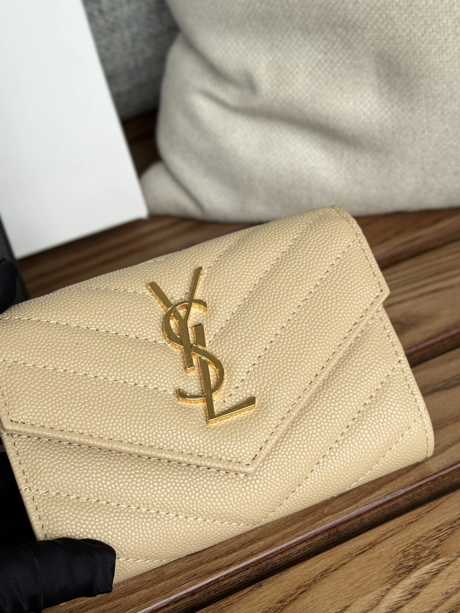 Lightweight 9078 Yves Saint Laurent AAA Quality Wallets
