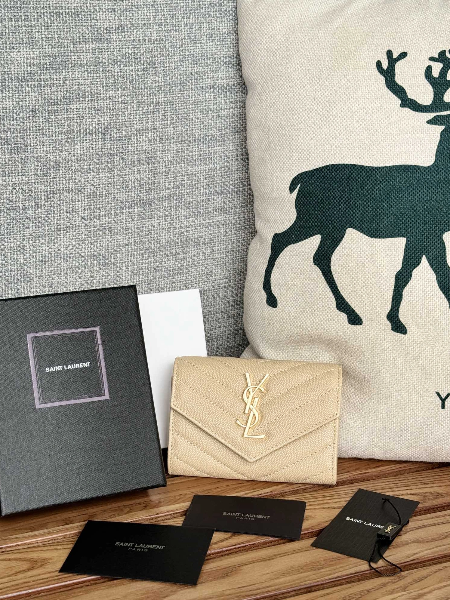 Lightweight 9078 Yves Saint Laurent AAA Quality Wallets