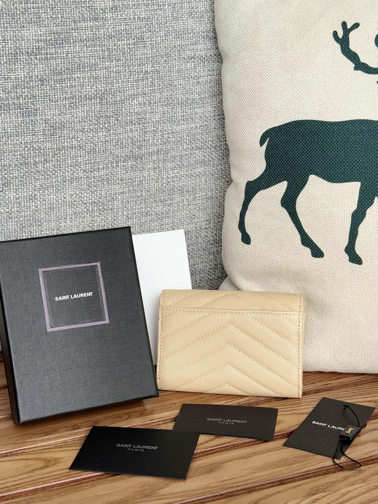 Lightweight 9078 Yves Saint Laurent AAA Quality Wallets