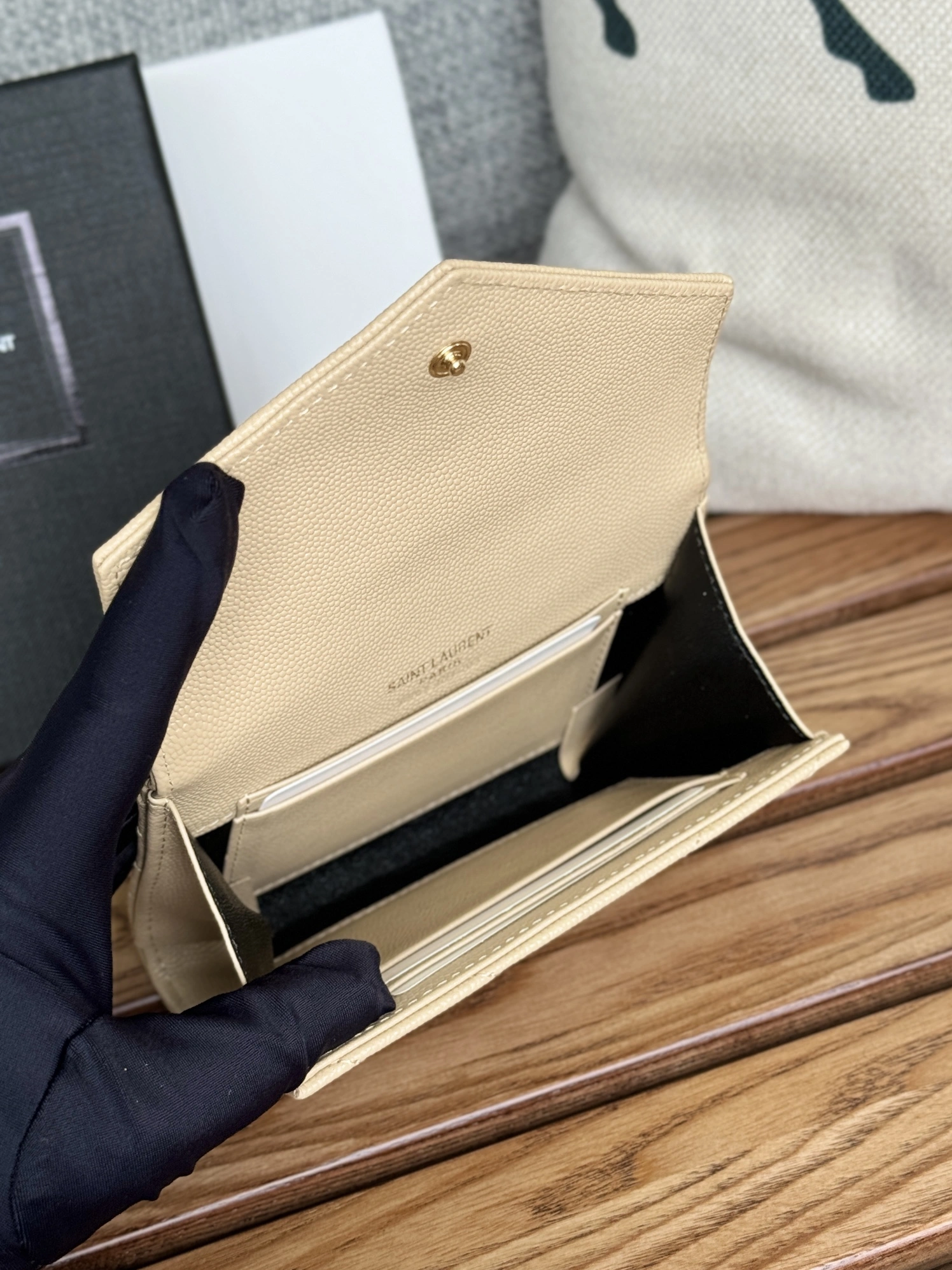Lightweight 9078 Yves Saint Laurent AAA Quality Wallets