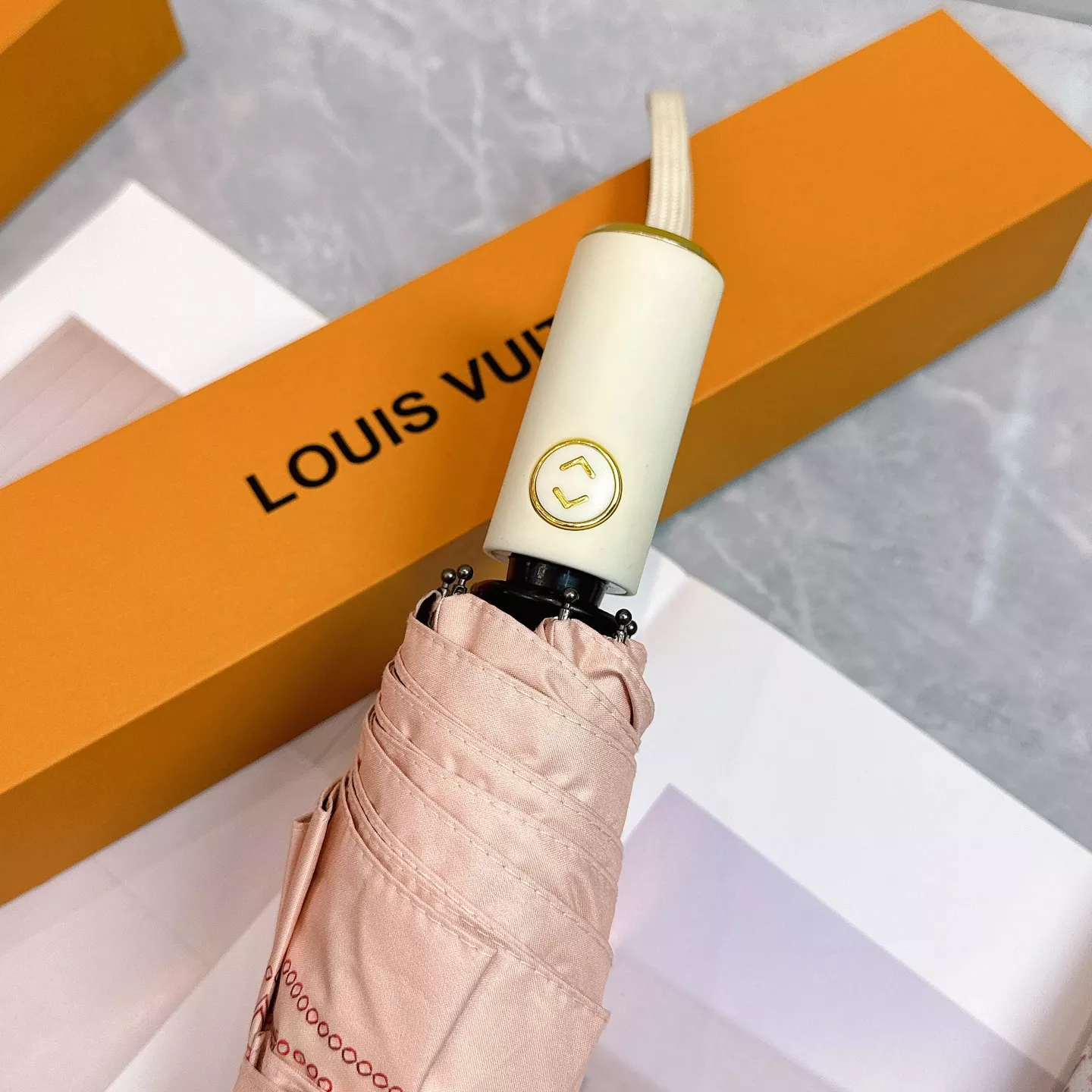 Lightweight 914 Louis Vuitton Umbrellas