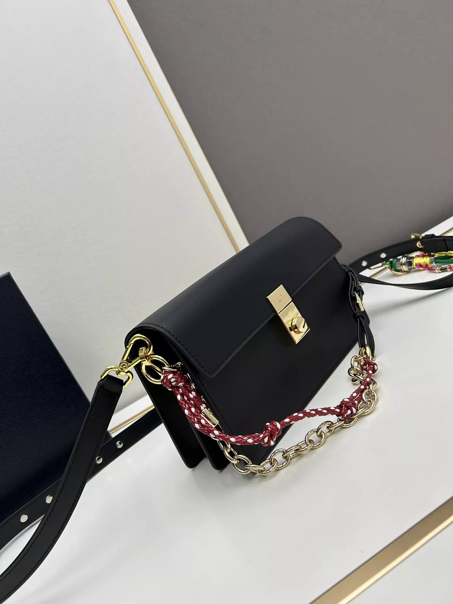 Lightweight 9164 Prada AAA Quality Shoulder Bags For Women