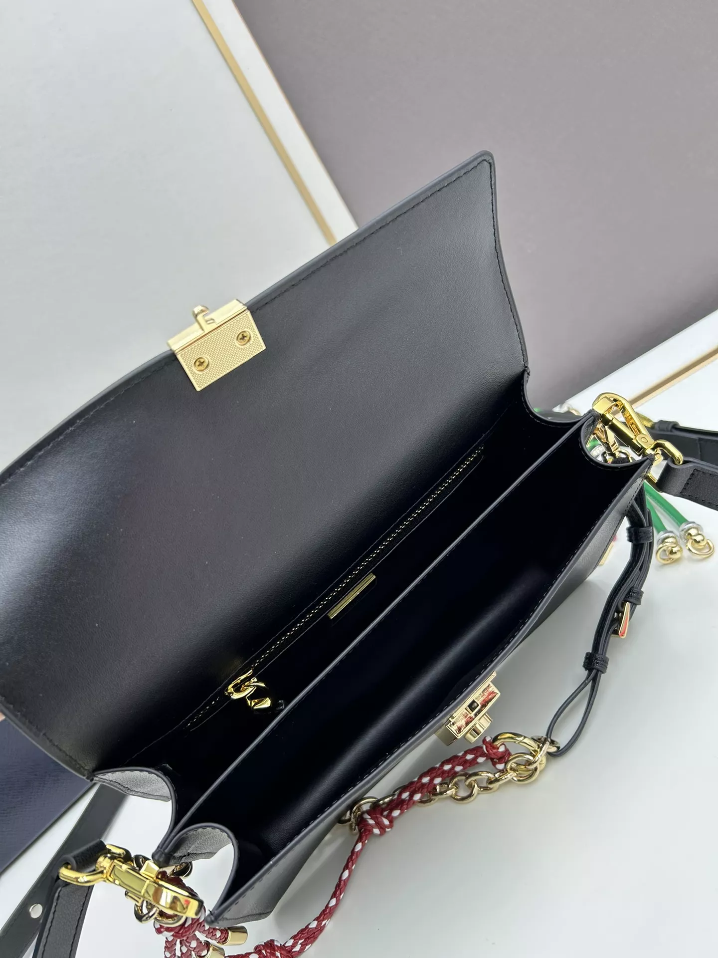 Lightweight 9164 Prada AAA Quality Shoulder Bags For Women