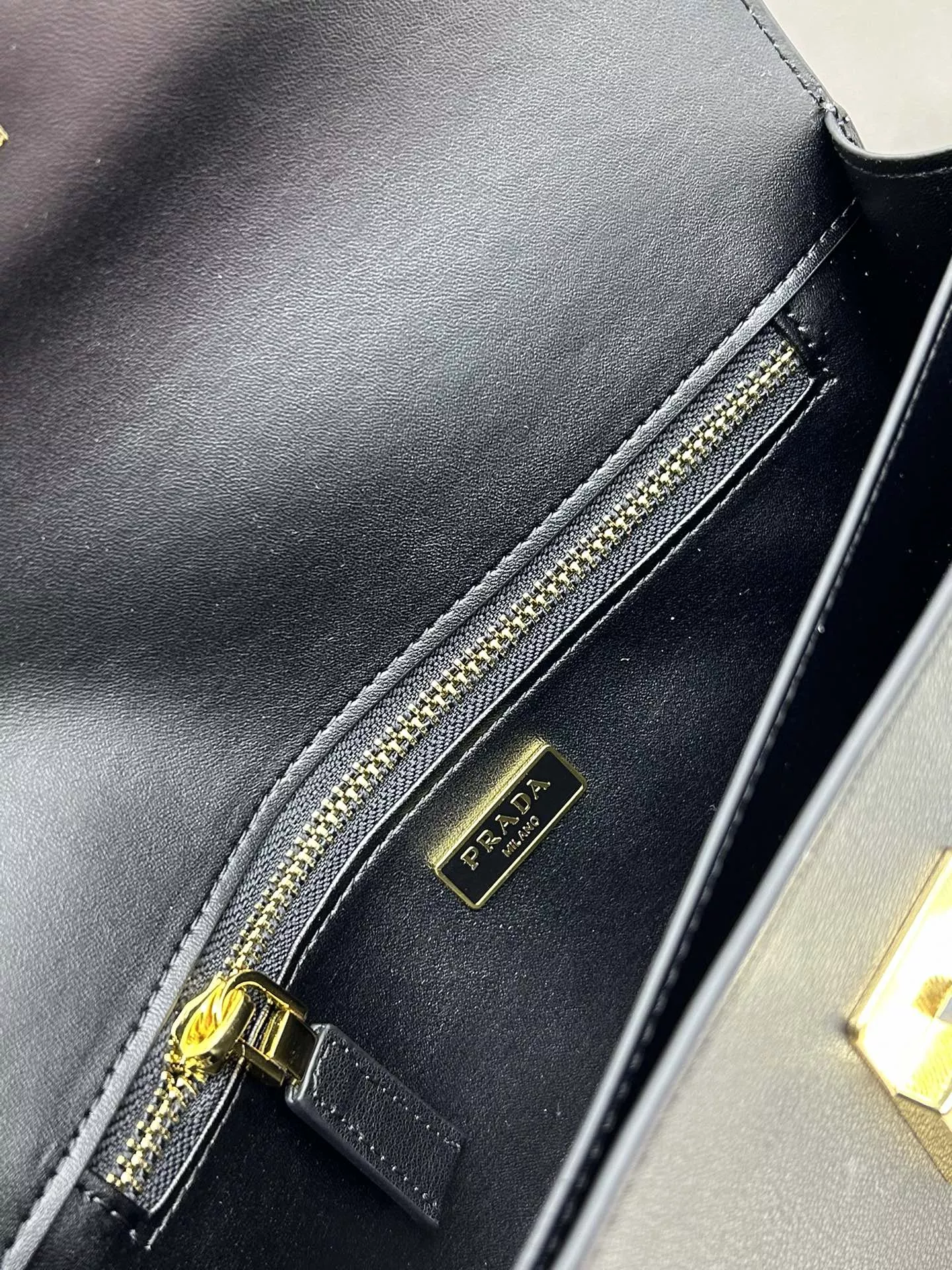 Lightweight 9164 Prada AAA Quality Shoulder Bags For Women
