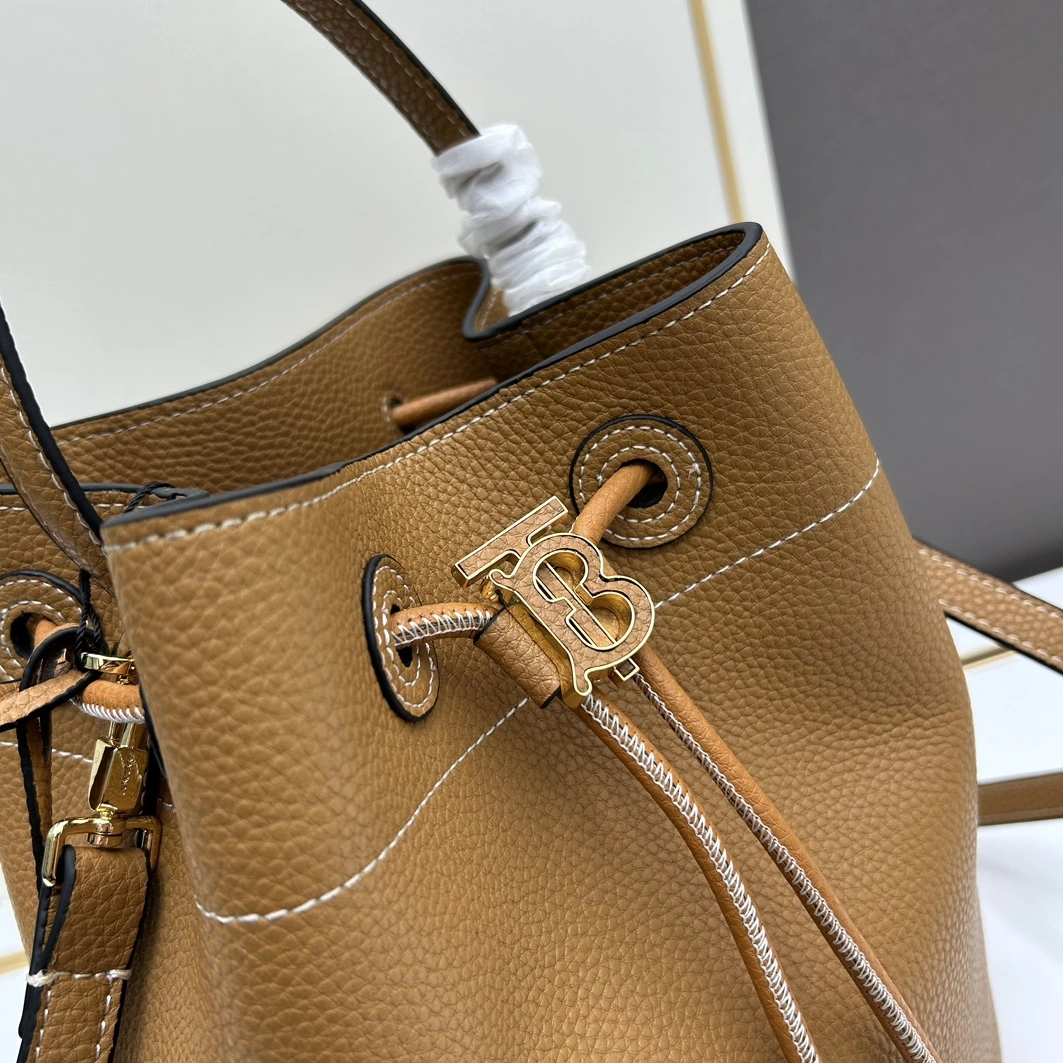 Lightweight 9201 Burberry AAA Quality Messenger Bags For Women