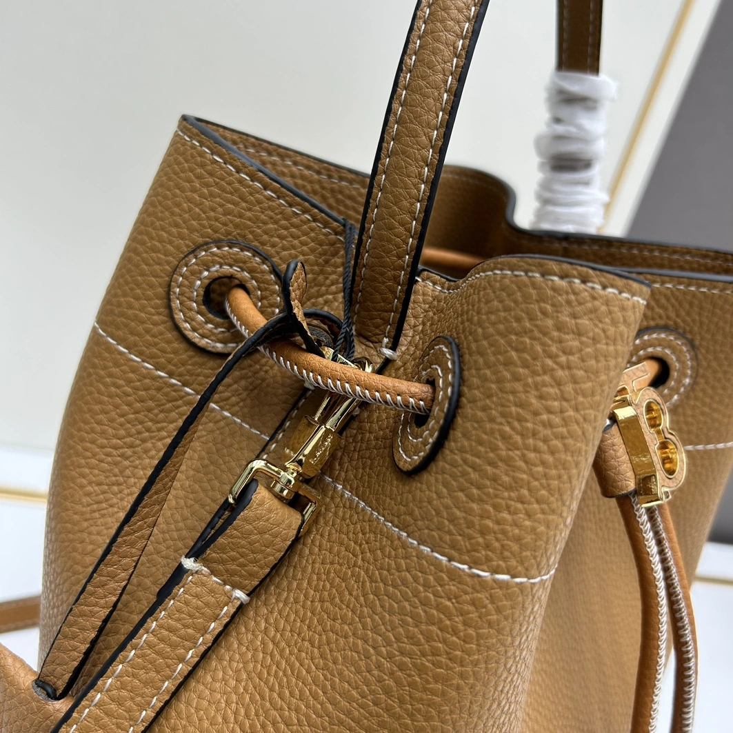 Lightweight 9201 Burberry AAA Quality Messenger Bags For Women