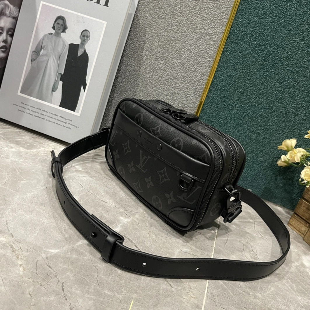 Lightweight 9499 Louis Vuitton AAA Man Messenger Bags