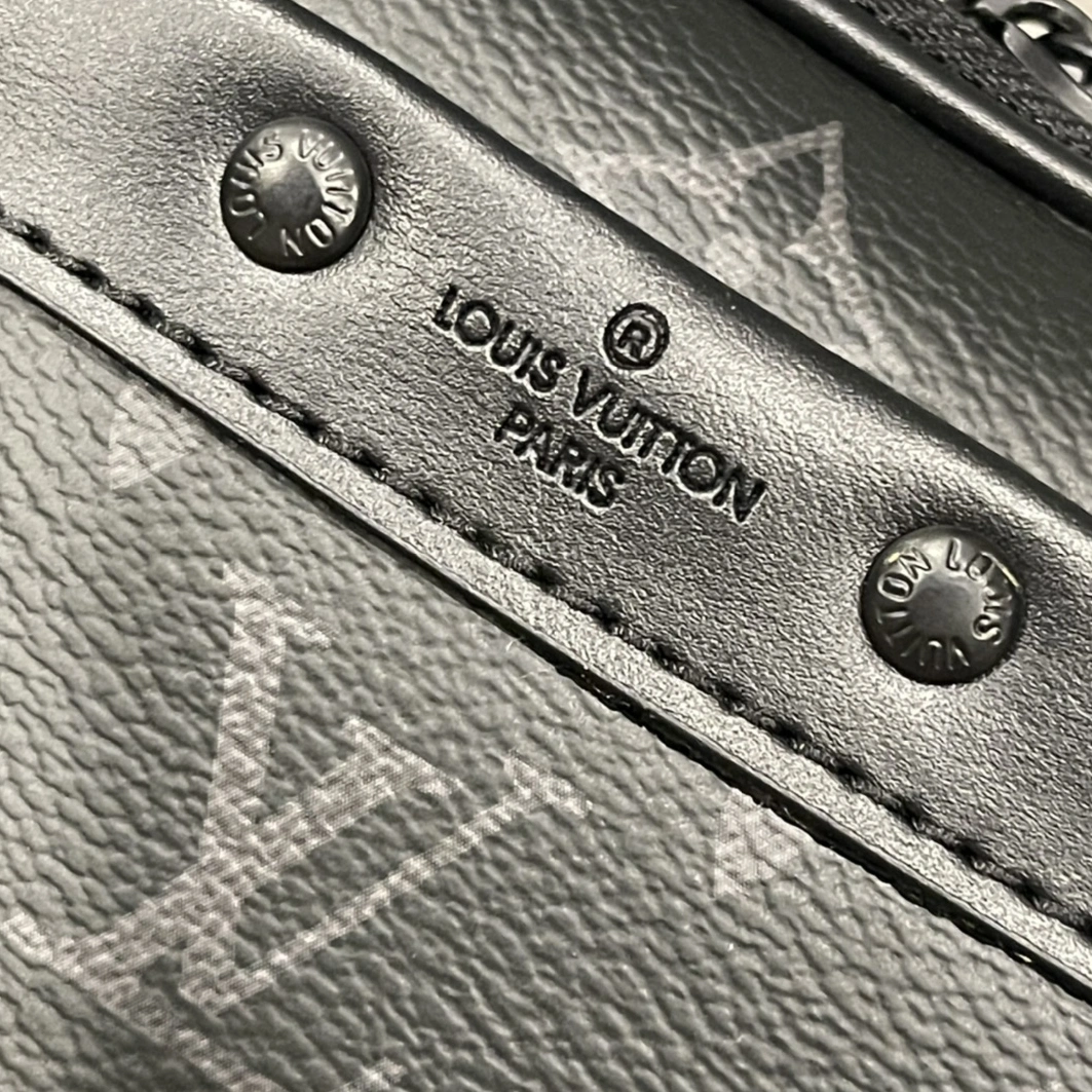 Lightweight 9499 Louis Vuitton AAA Man Messenger Bags