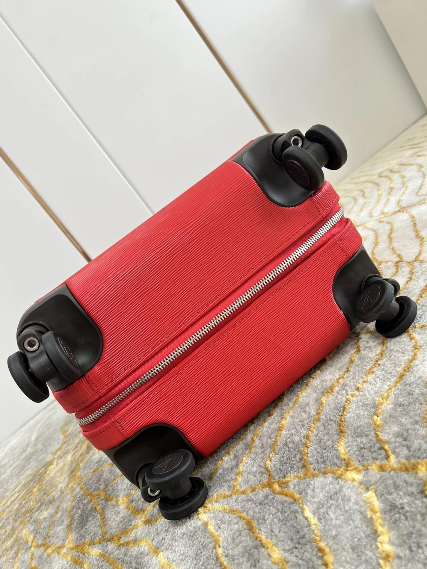 Lightweight 9725 Louis Vuitton Luggage