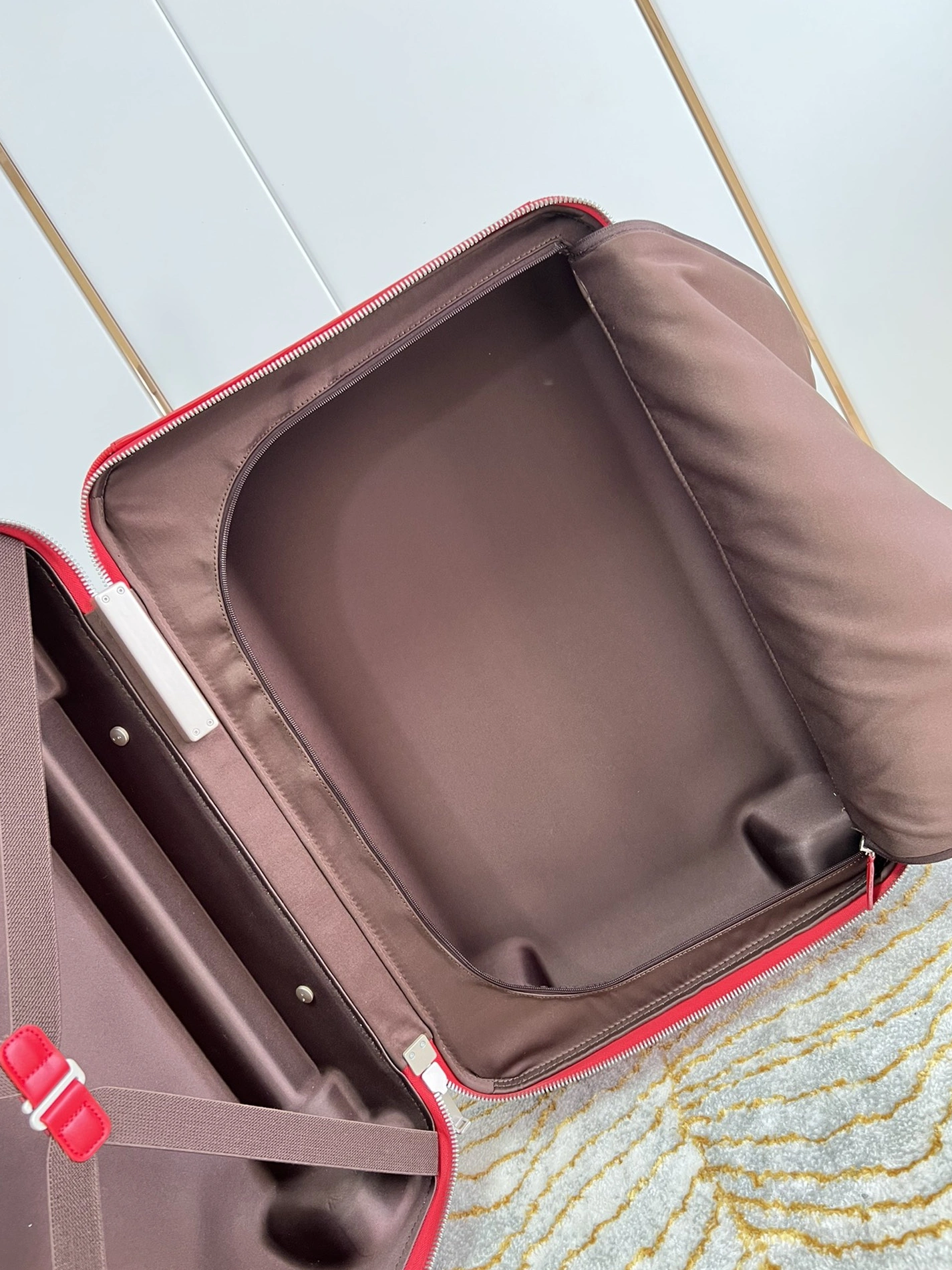 Lightweight 9725 Louis Vuitton Luggage