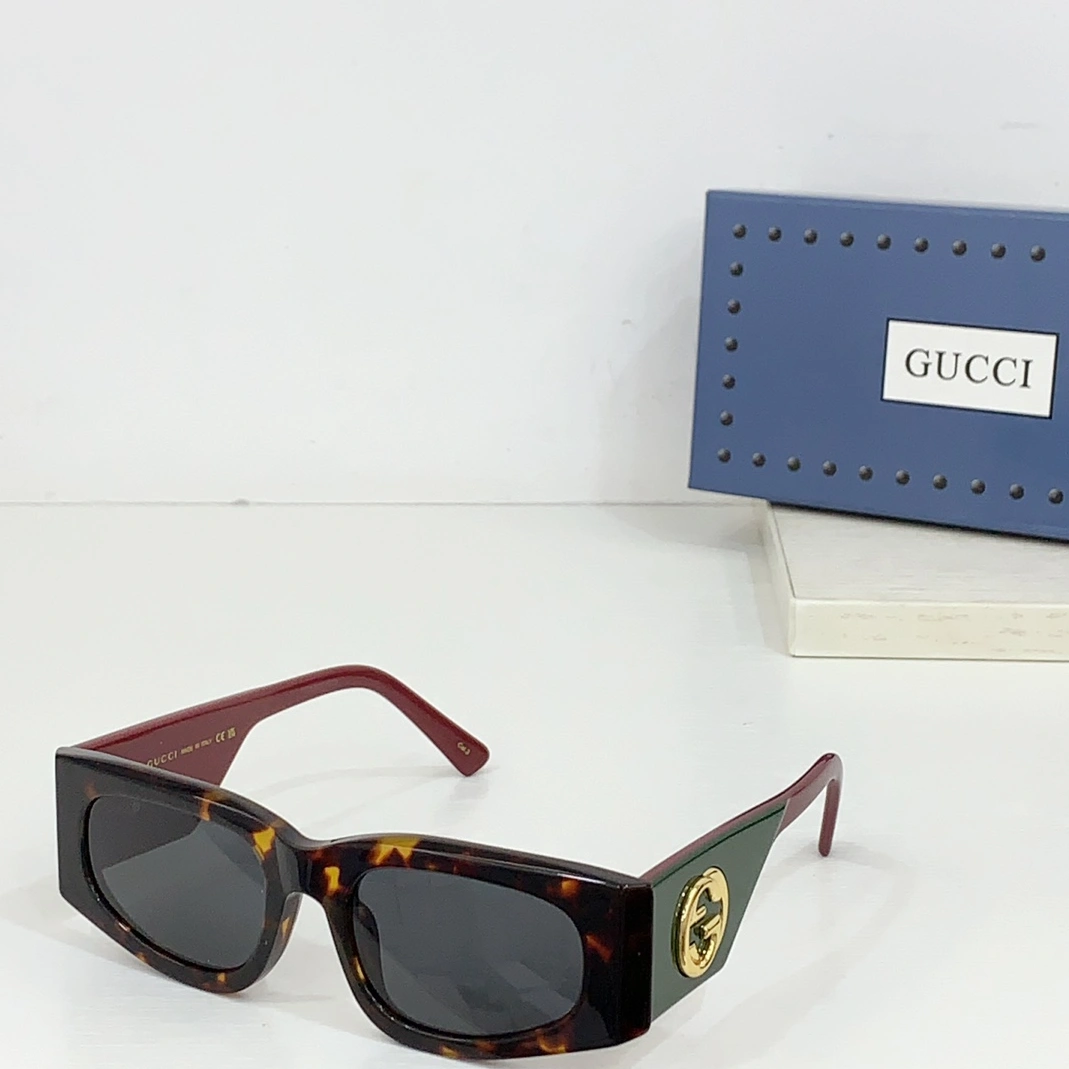 Lightweight 9816 Gucci AAA Quality Sunglasses