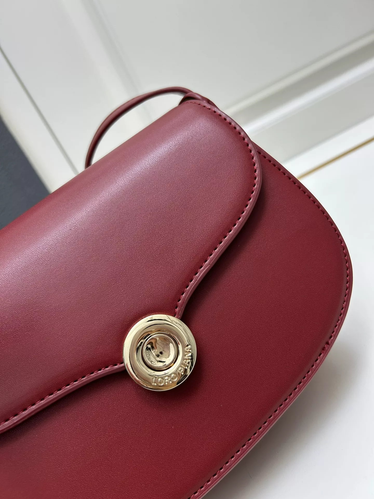 Loro Piana AAA Quality Messenger Bags For Women AllSeason 8778