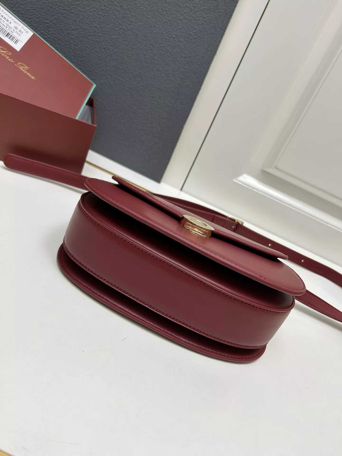 Loro Piana AAA Quality Messenger Bags For Women AllSeason 8778