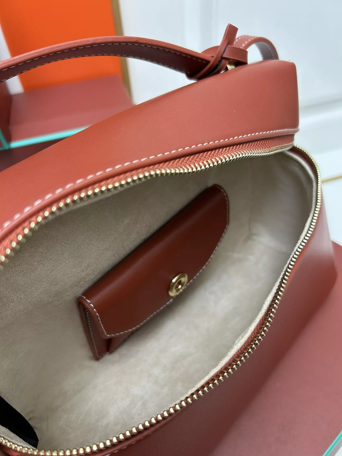 Loro Piana AAA Quality Messenger Bags For Women Classic 6527