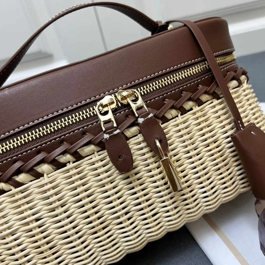 Loro Piana AAA Quality Messenger Bags For Women Classic 982