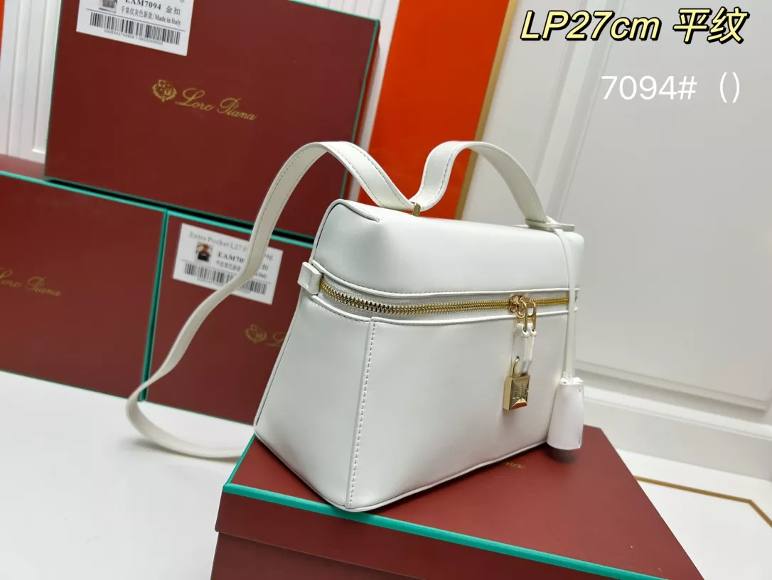Loro Piana AAA Quality Messenger Bags For Women Fashionable 6444